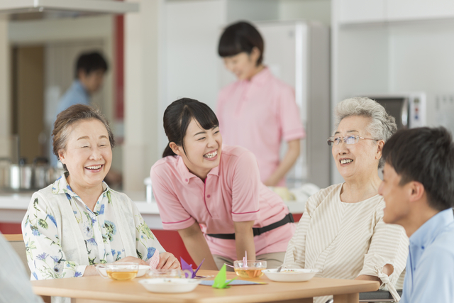 介護職員と入居者