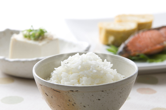 弁当から出来立ての食事に変わった